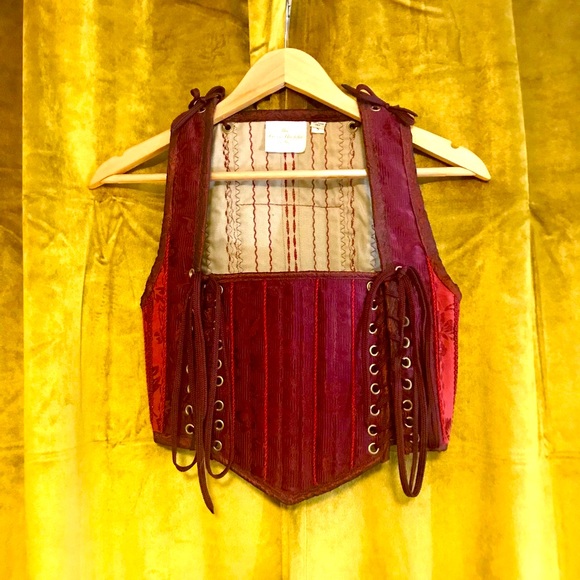 Red front laced corset ❤️ - Picture 1 of 9